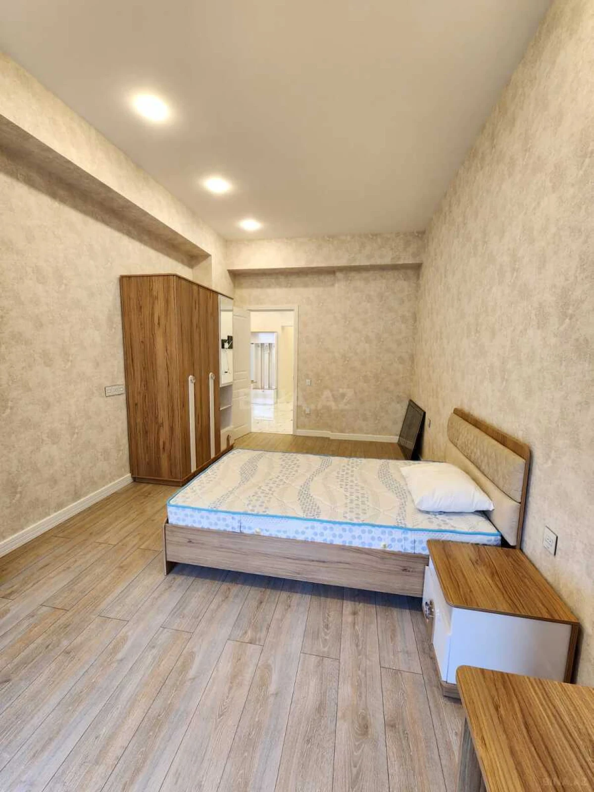 Kirayə verilir 4 otaqlı mənzil 189 m²