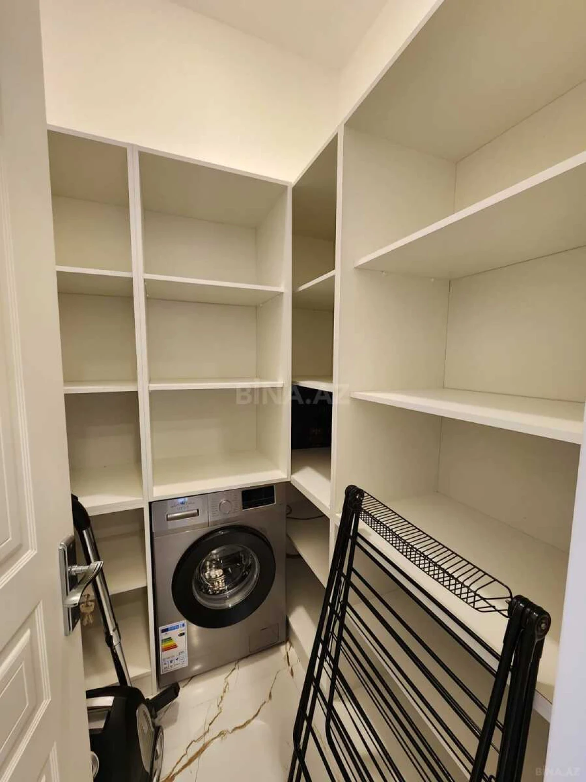 Kirayə verilir 4 otaqlı mənzil 189 m²