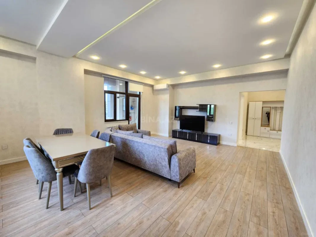 Kirayə verilir 4 otaqlı mənzil 189 m²