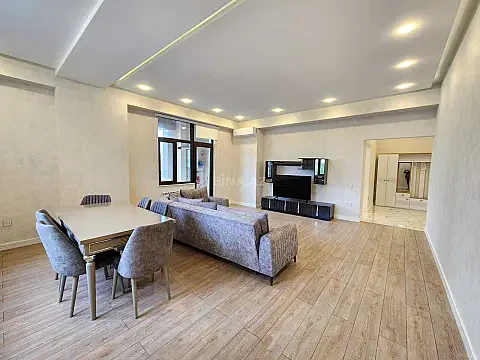 Kirayə verilir 4 otaqlı mənzil 189 m²