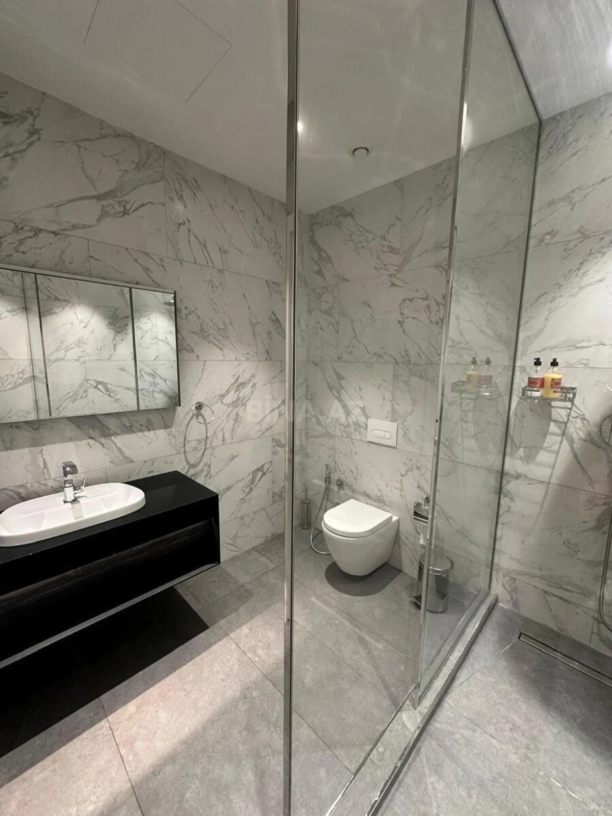 Kirayə verilir 3 otaqlı mənzil 105 m²