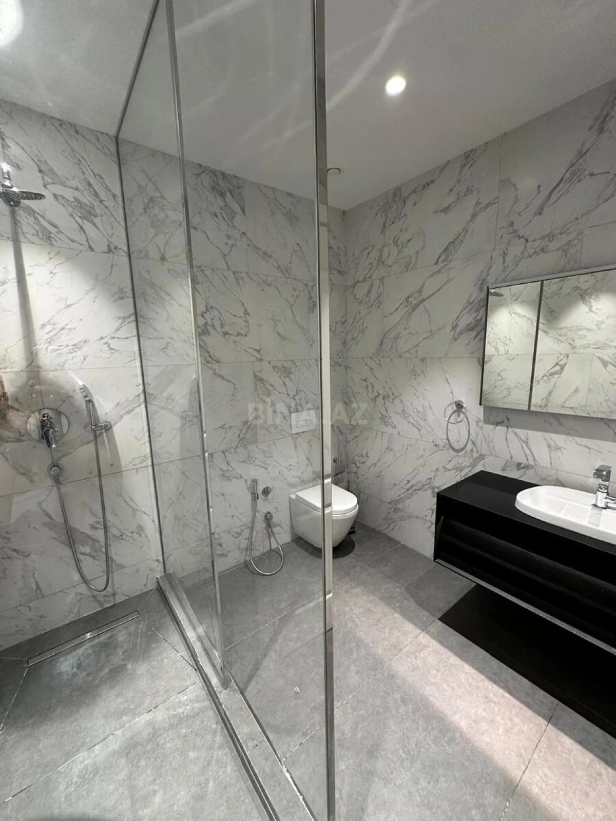 Kirayə verilir 3 otaqlı mənzil 105 m²