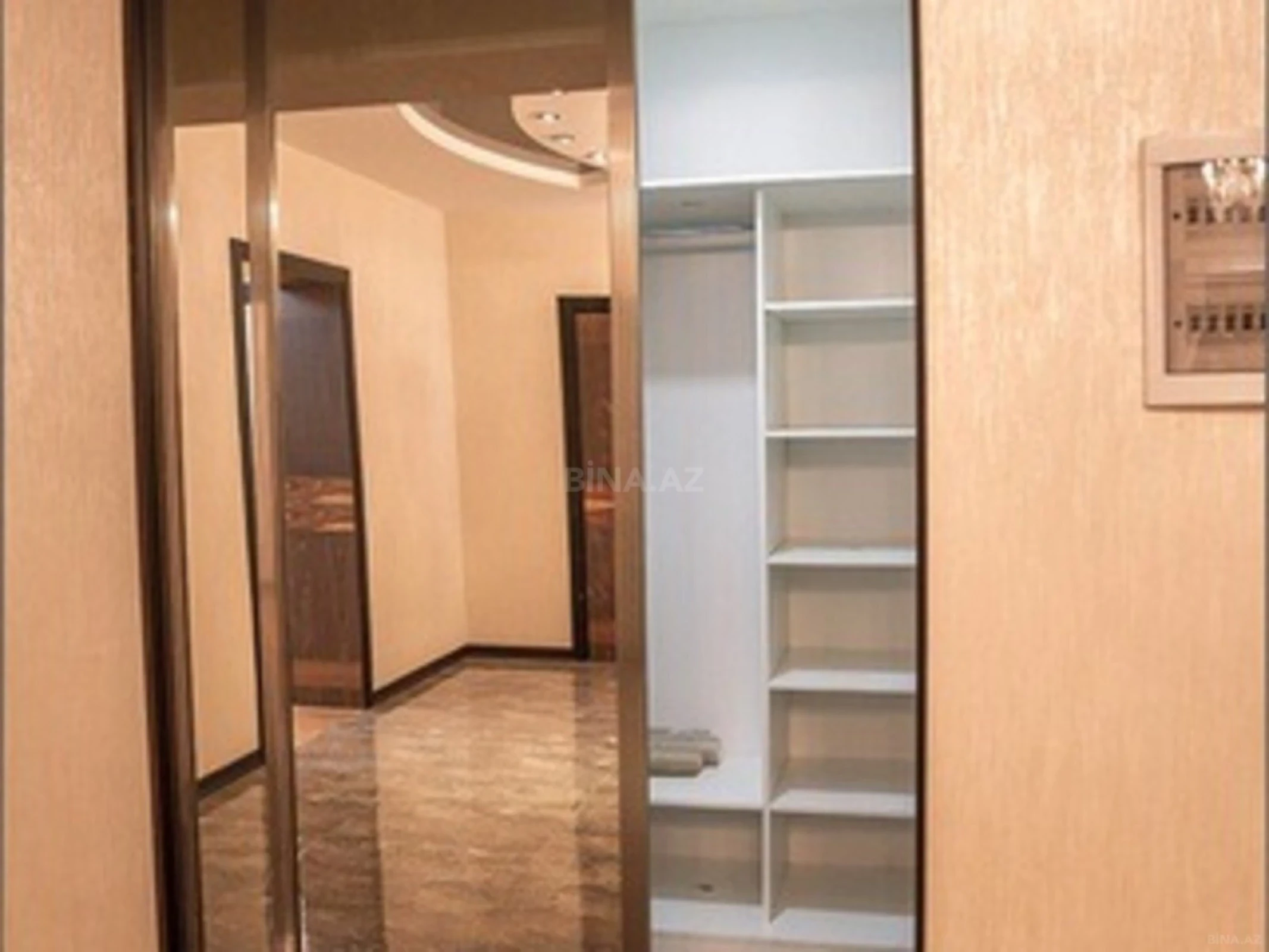 Satılır 3 otaqlı mənzil 120 m²
