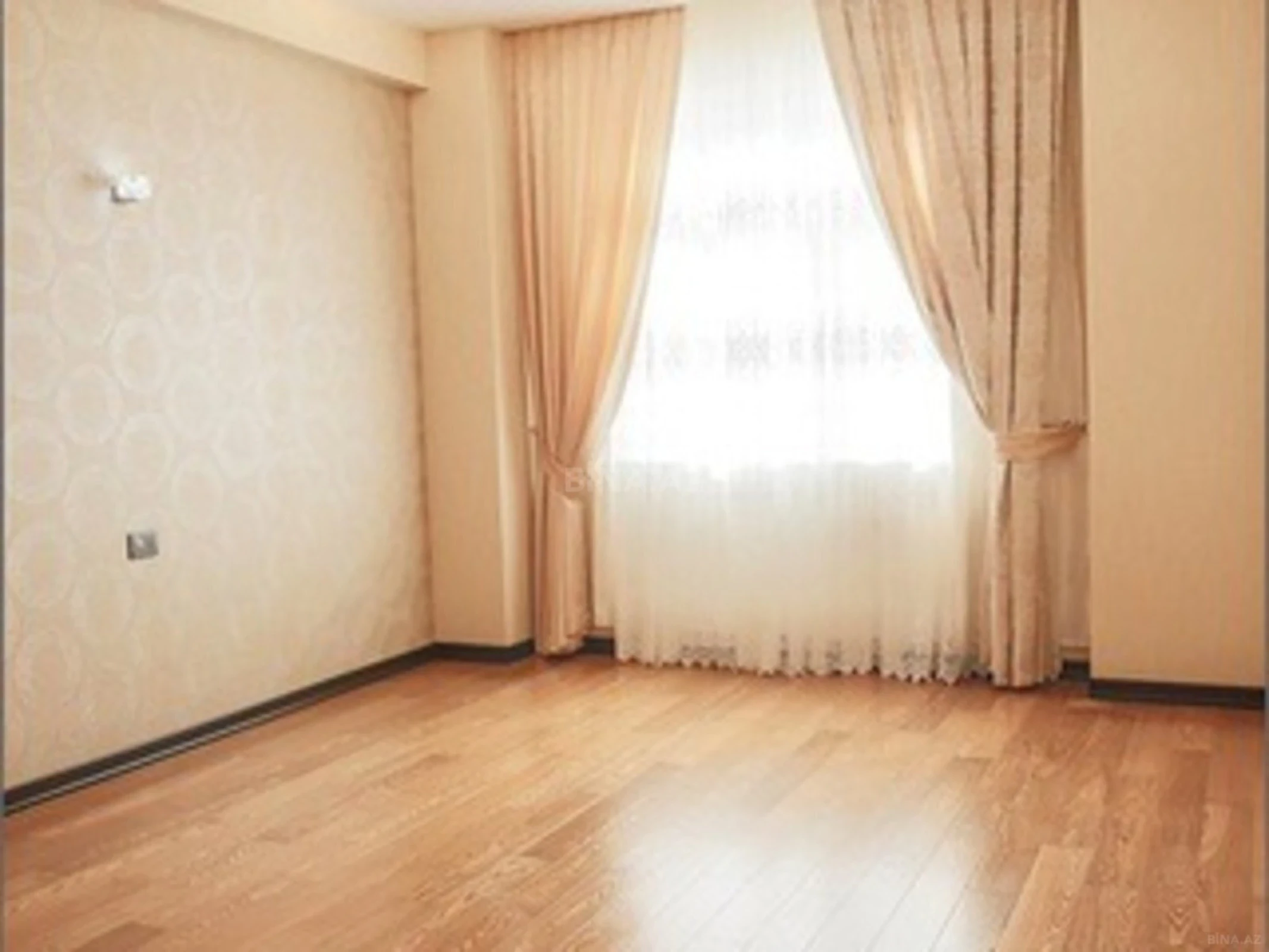 Satılır 3 otaqlı mənzil 120 m²