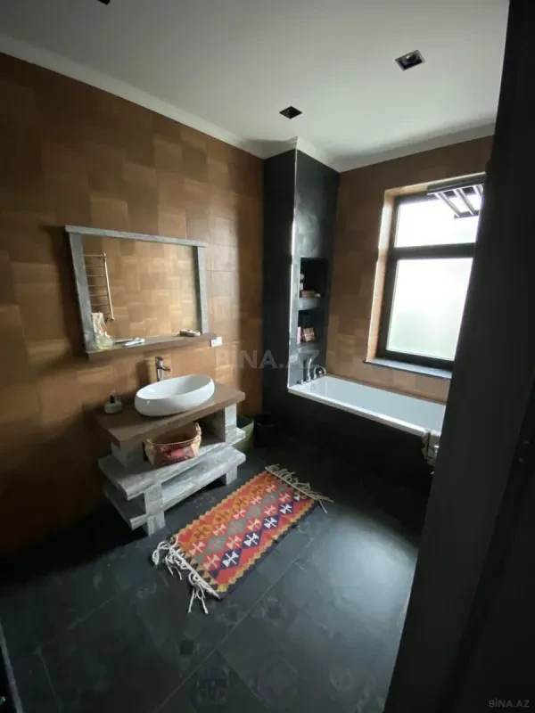 Kirayə verilir 8 otaqlı həyət evi 700 m²