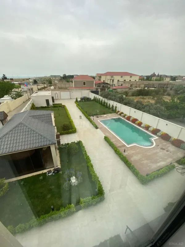 Kirayə verilir 8 otaqlı həyət evi 700 m²