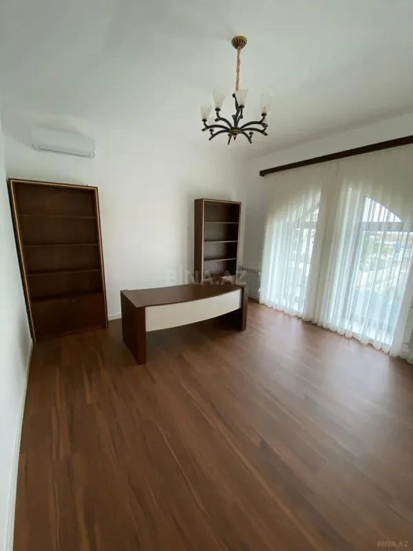 Kirayə verilir 8 otaqlı həyət evi 700 m²