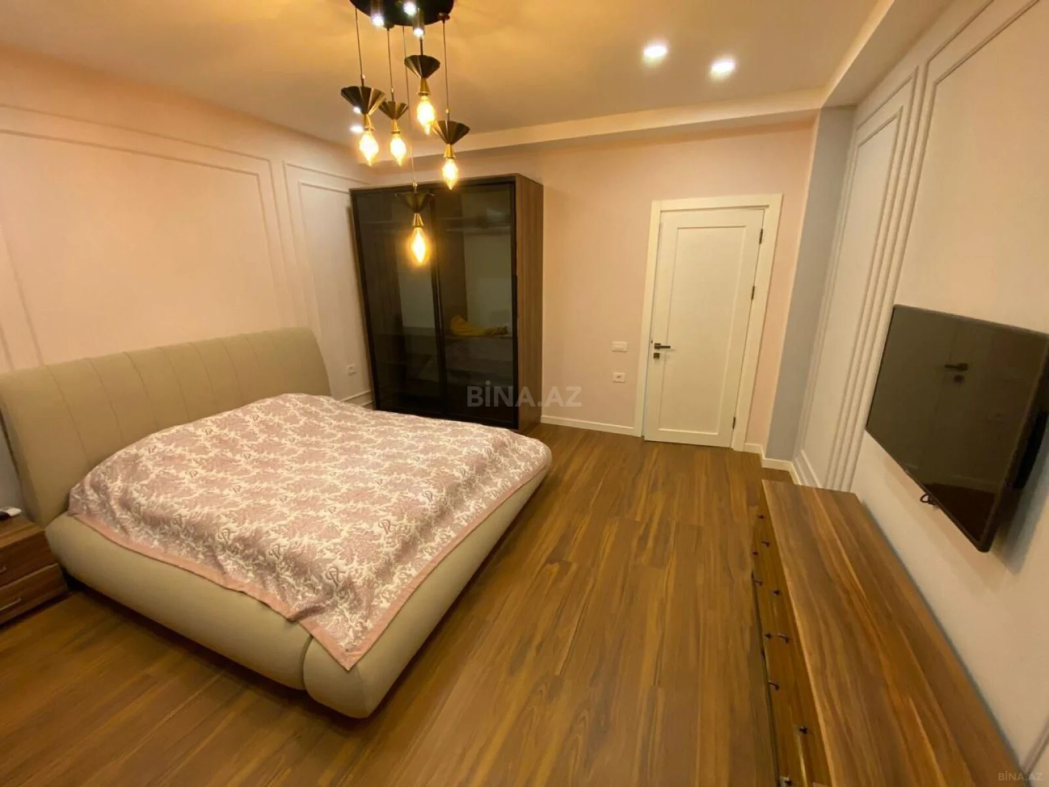 Kirayə verilir 8 otaqlı həyət evi 700 m²