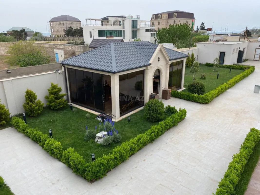 Kirayə verilir 8 otaqlı həyət evi 700 m²