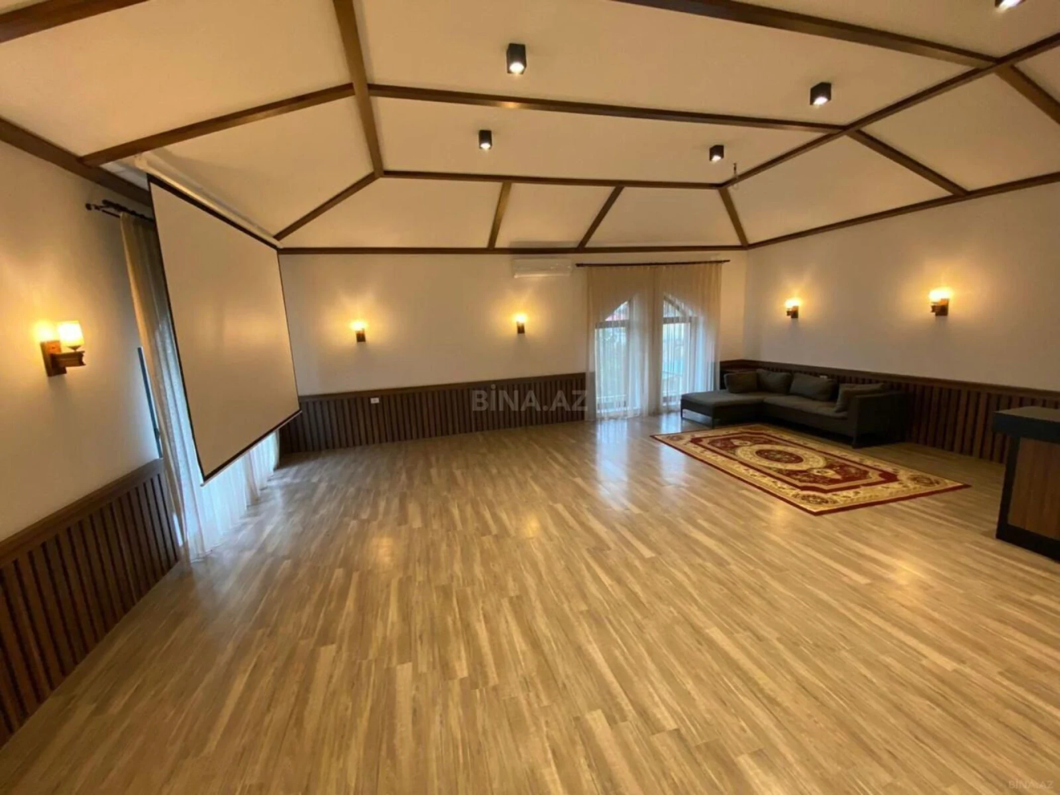 Kirayə verilir 8 otaqlı həyət evi 700 m²