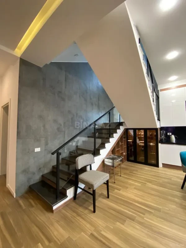 Kirayə verilir 8 otaqlı həyət evi 700 m²