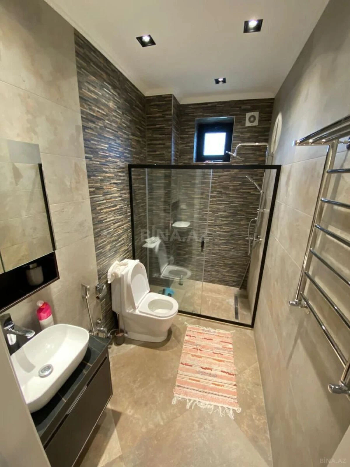 Kirayə verilir 8 otaqlı həyət evi 700 m²