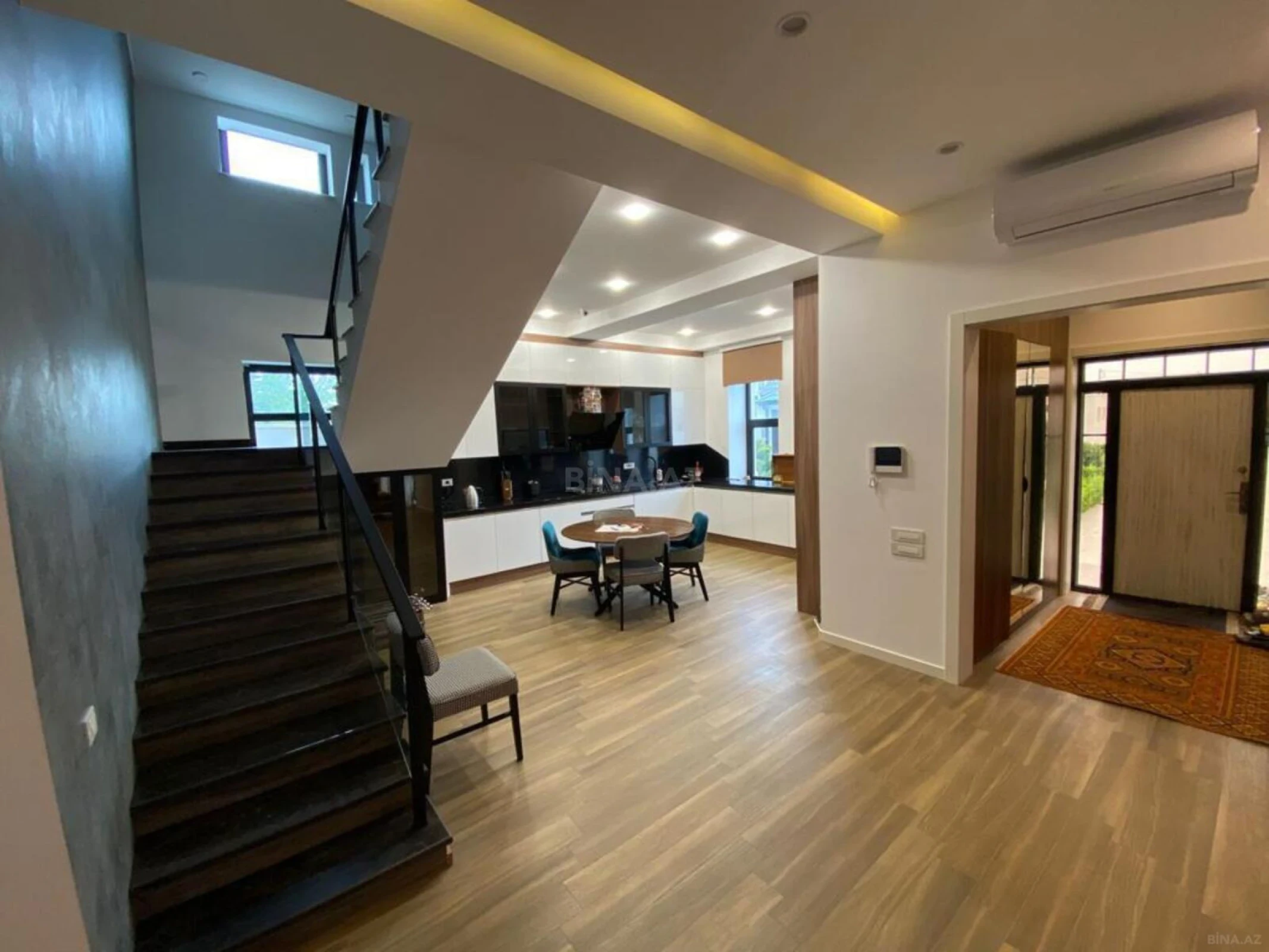 Kirayə verilir 8 otaqlı həyət evi 700 m²