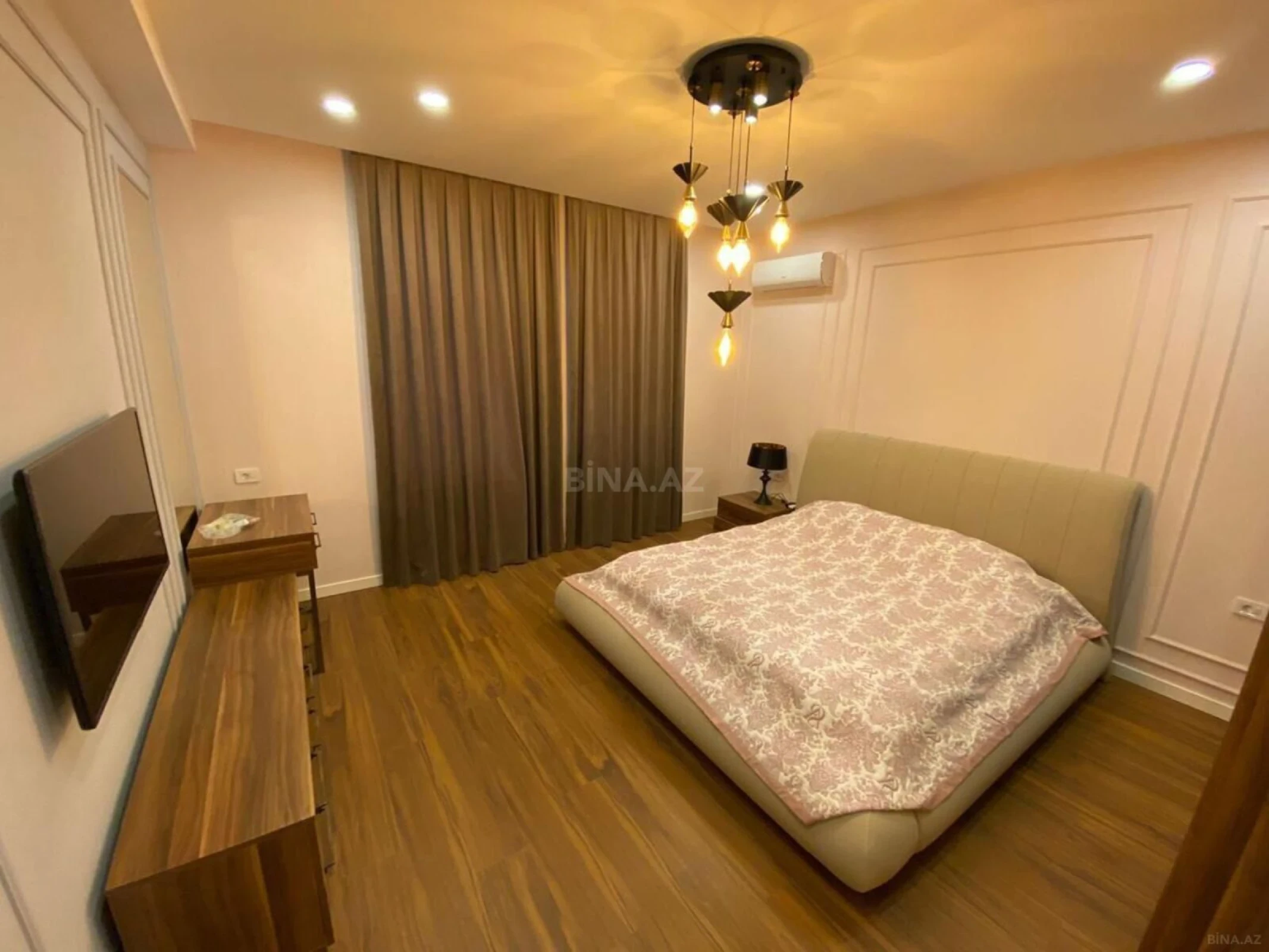 Kirayə verilir 8 otaqlı həyət evi 700 m²