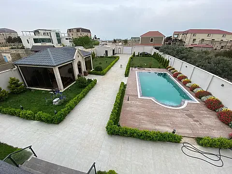 Kirayə verilir 8 otaqlı həyət evi 700 m²