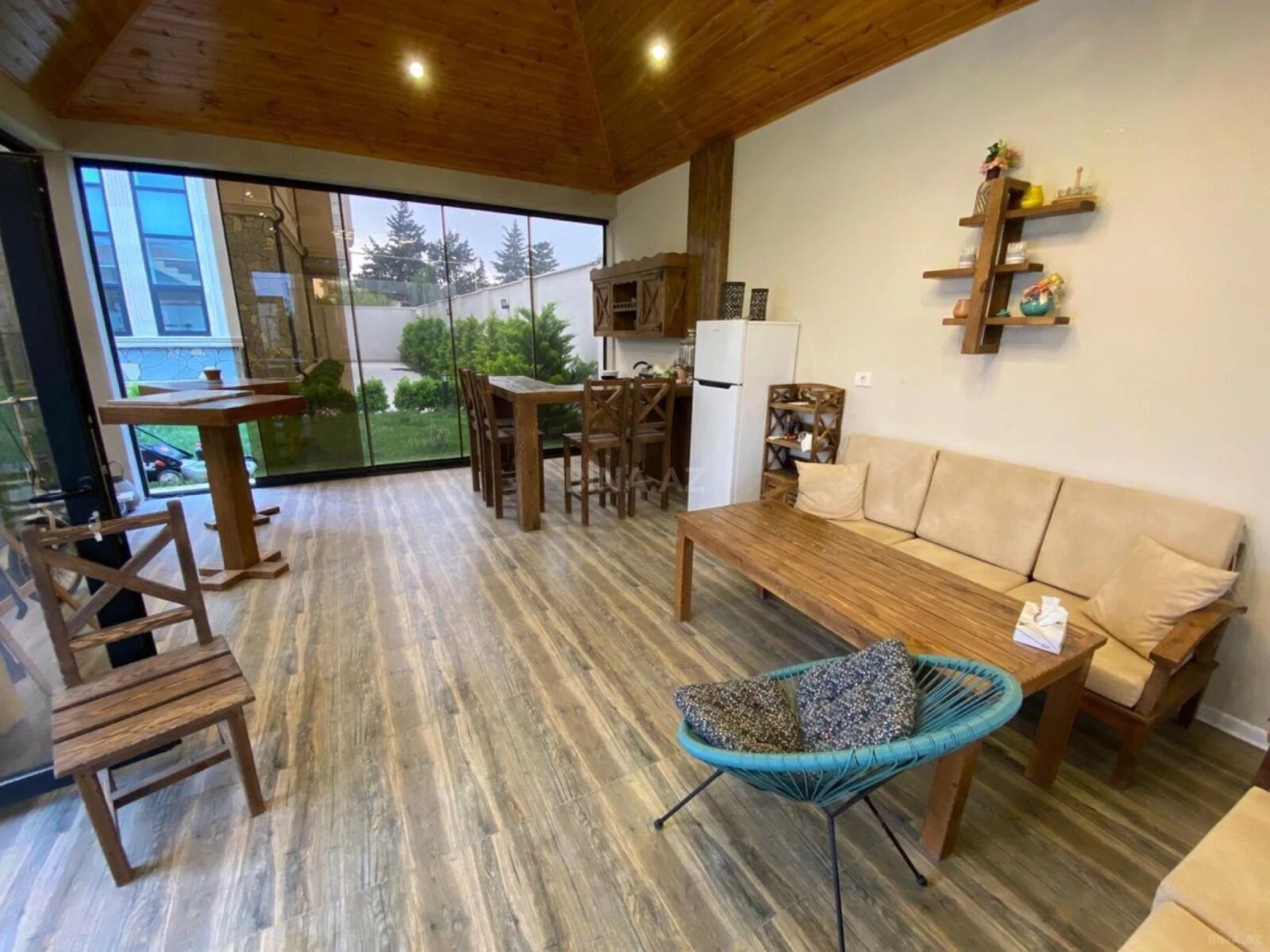 Kirayə verilir 8 otaqlı həyət evi 700 m²