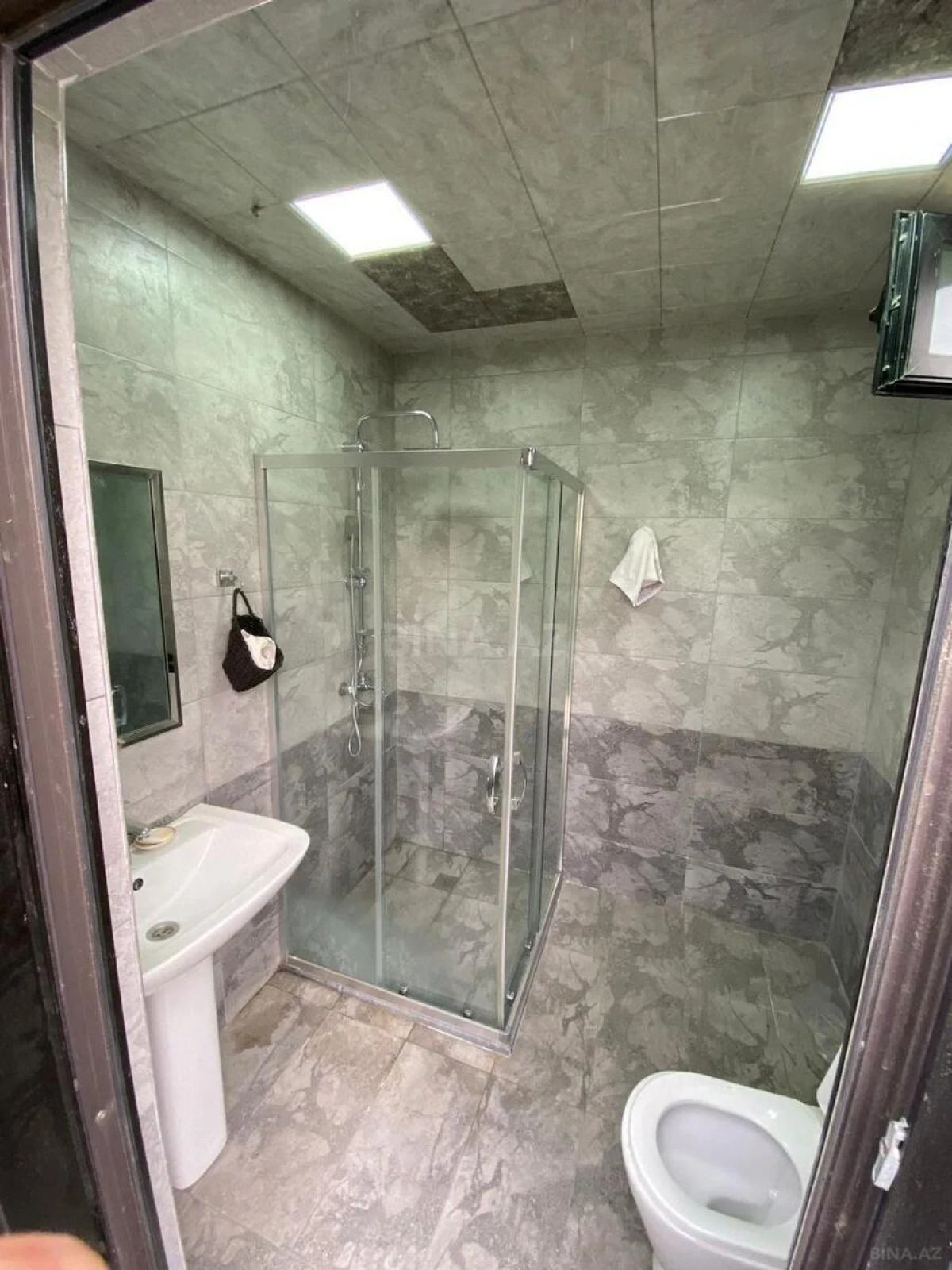 Kirayə verilir 8 otaqlı həyət evi 700 m²