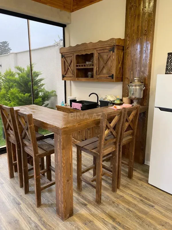 Kirayə verilir 8 otaqlı həyət evi 700 m²