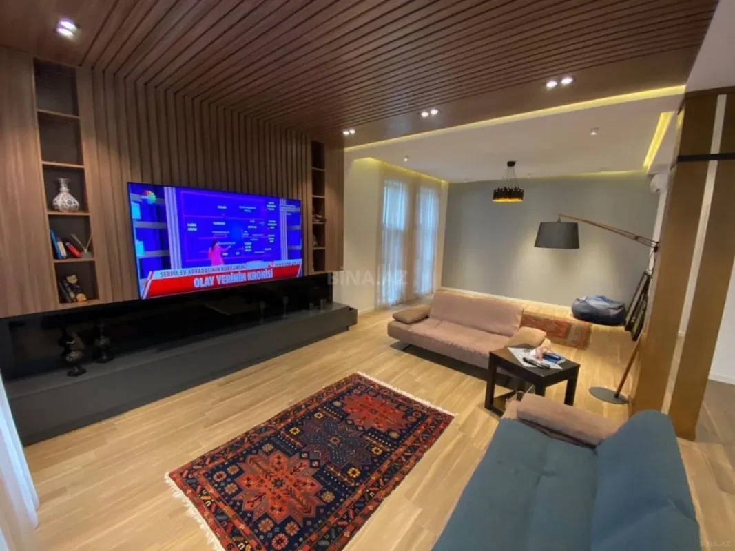 Kirayə verilir 8 otaqlı həyət evi 700 m²