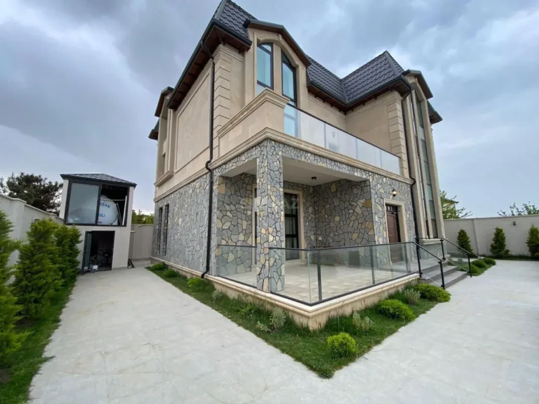 Kirayə verilir 8 otaqlı həyət evi 700 m²