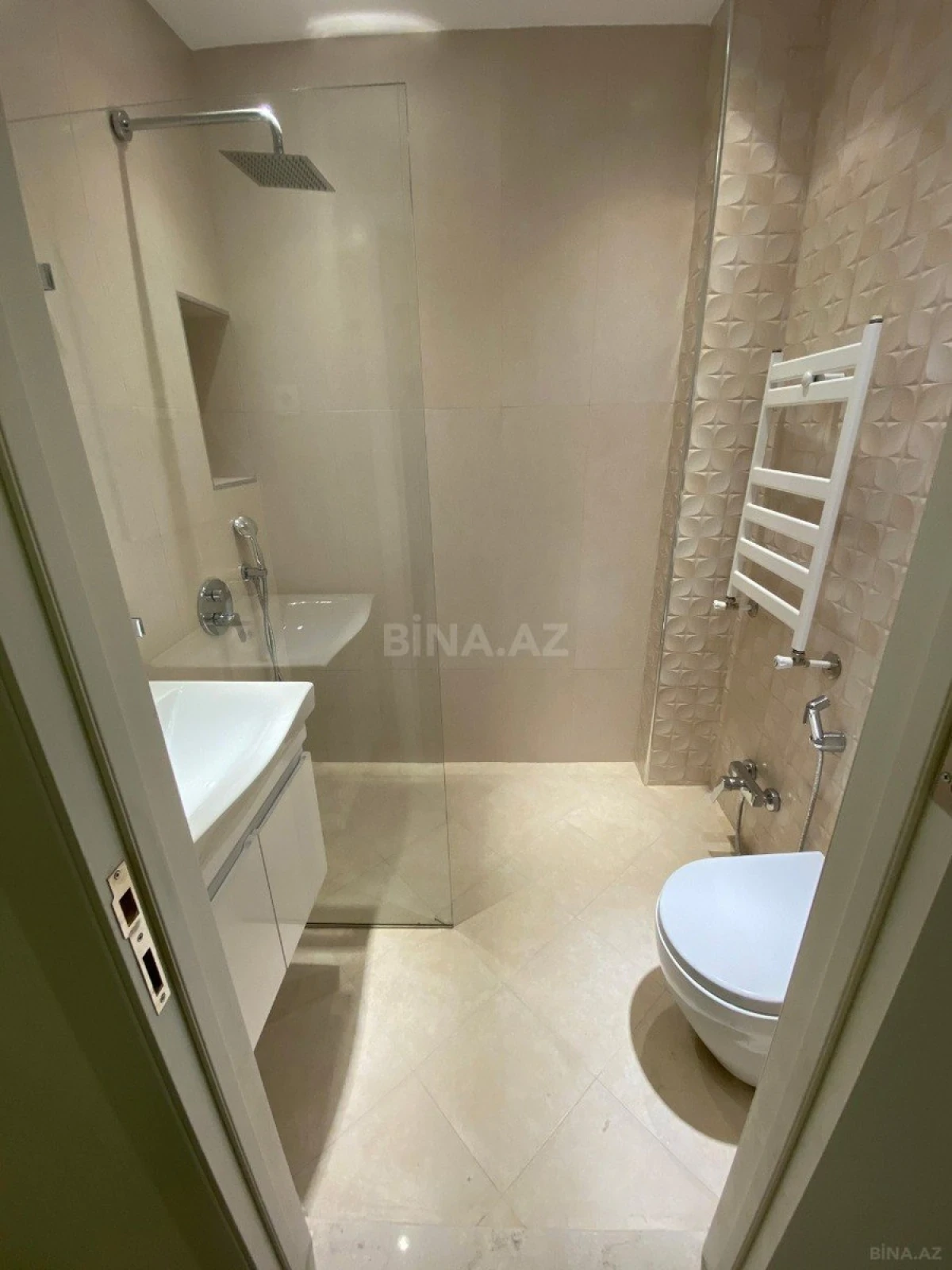 Kirayə verilir 2 otaqlı mənzil 70 m²