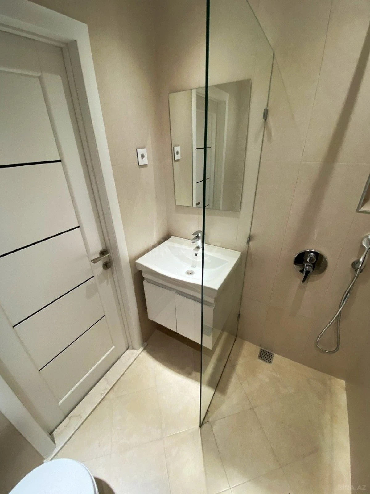 Kirayə verilir 2 otaqlı mənzil 70 m²