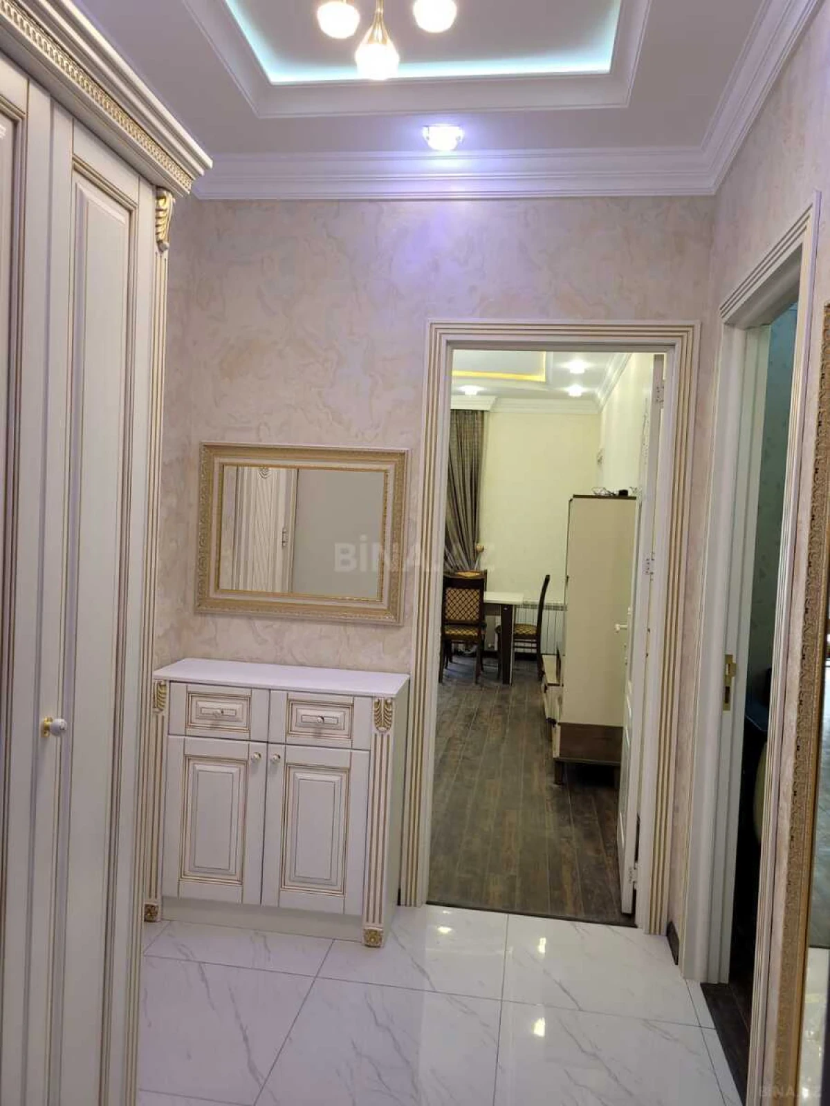 Kirayə verilir 2 otaqlı mənzil 70 m²