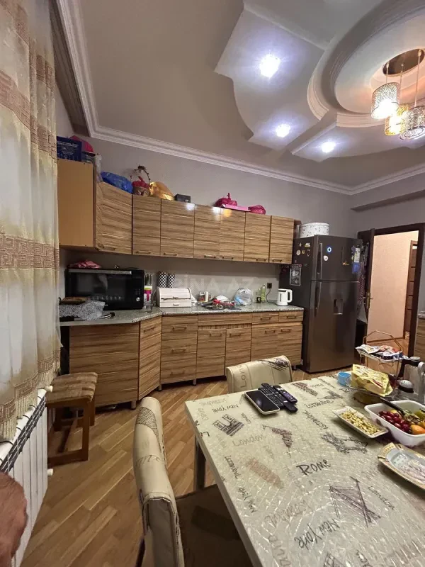 Kirayə verilir 4 otaqlı mənzil 130 m²