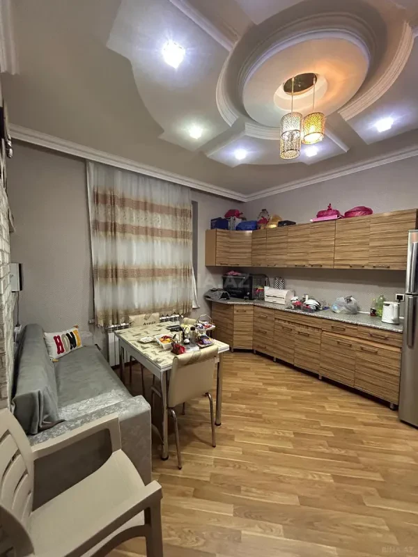Kirayə verilir 4 otaqlı mənzil 130 m²