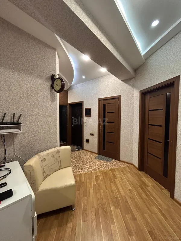 Kirayə verilir 4 otaqlı mənzil 130 m²