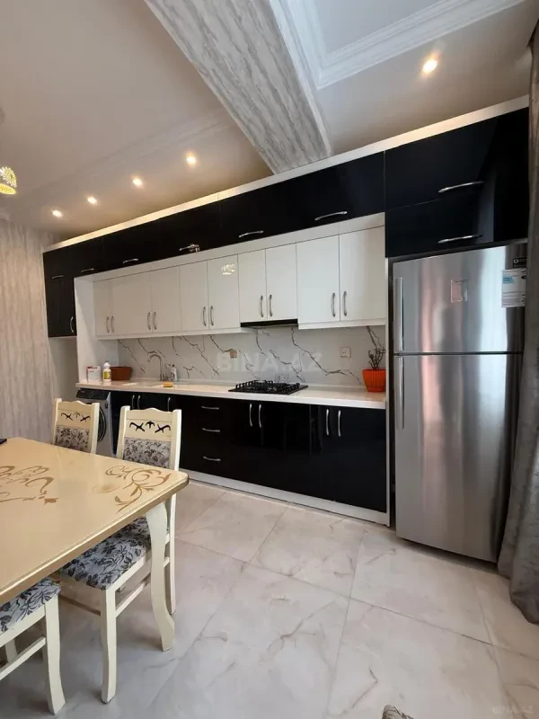 Kirayə verilir 2 otaqlı mənzil 90 m²