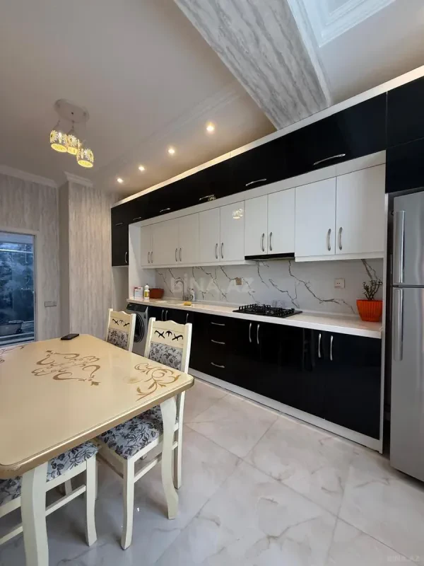 Kirayə verilir 2 otaqlı mənzil 90 m²