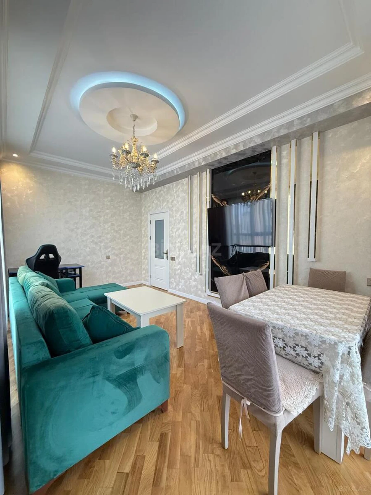 Kirayə verilir 2 otaqlı mənzil 90 m²