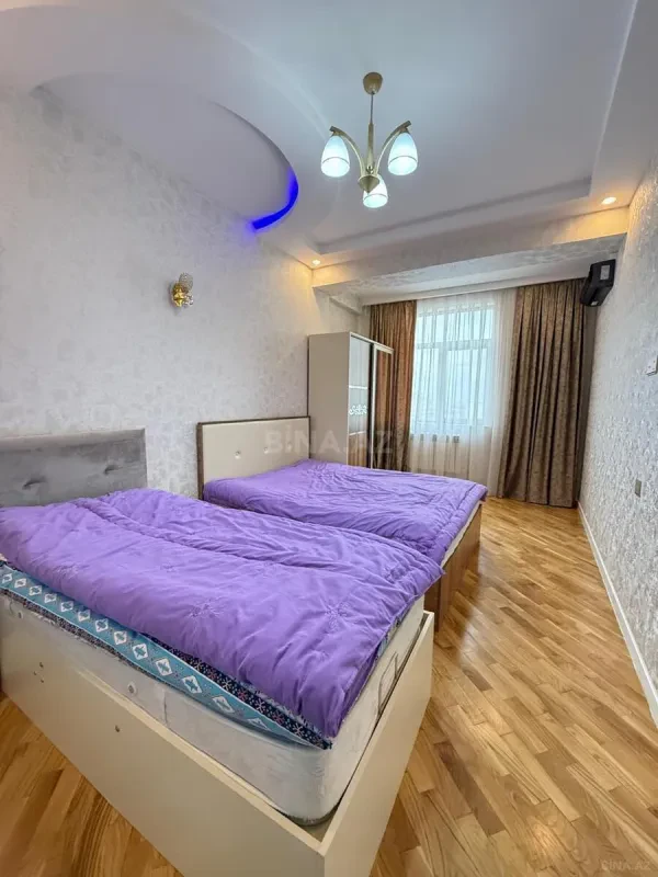 Kirayə verilir 2 otaqlı mənzil 90 m²