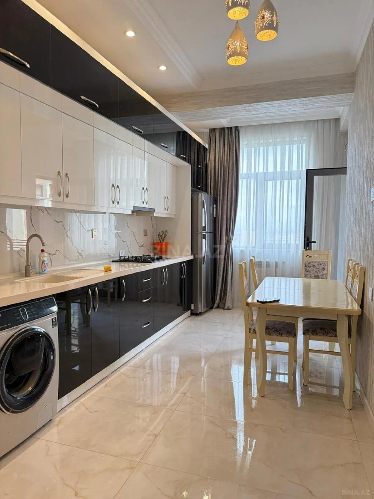 Kirayə verilir 2 otaqlı mənzil 90 m²