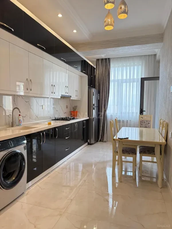 Kirayə verilir 2 otaqlı mənzil 90 m²