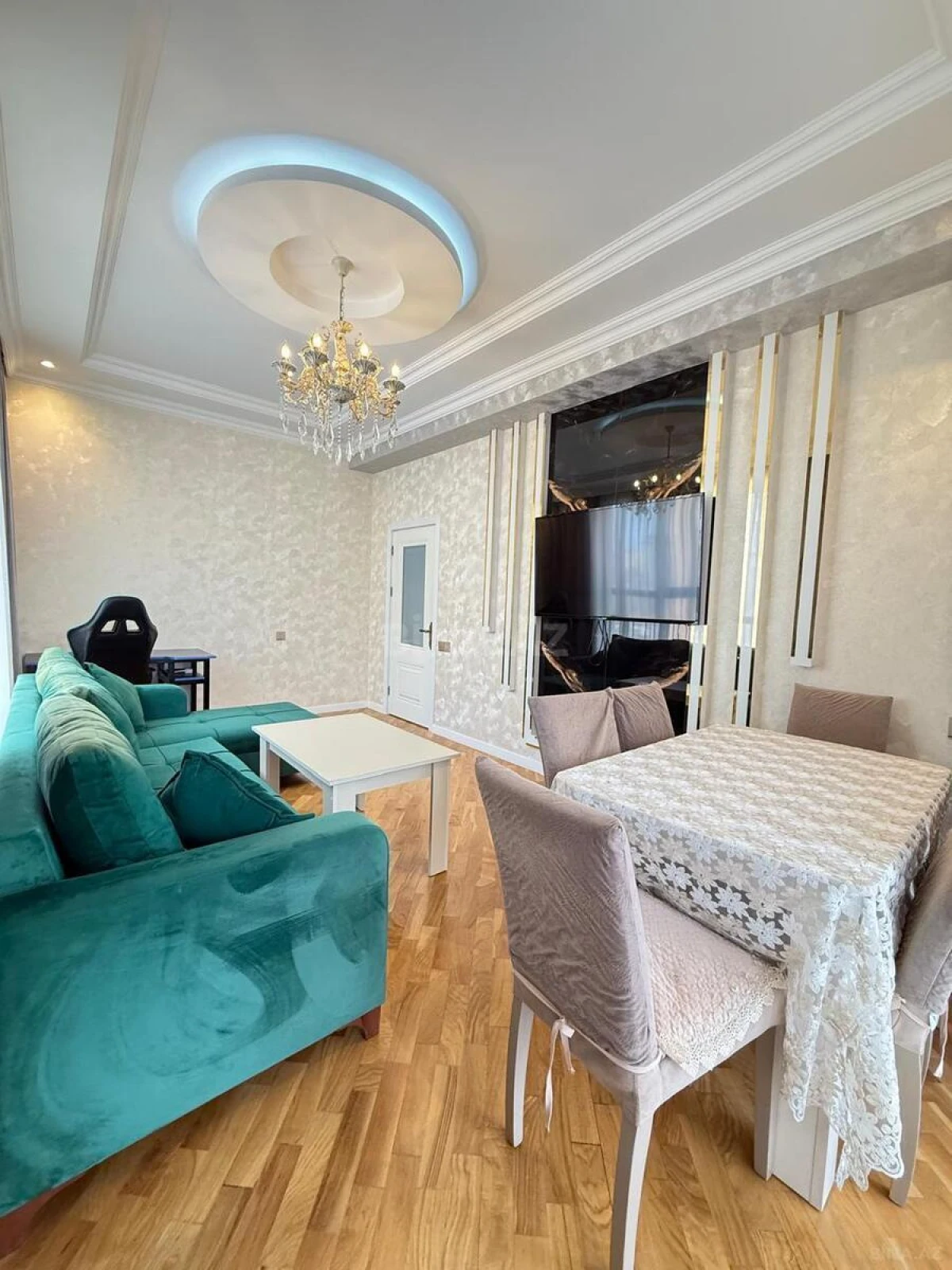 Kirayə verilir 2 otaqlı mənzil 90 m²