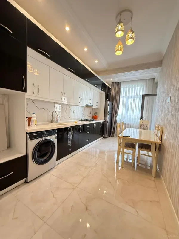 Kirayə verilir 2 otaqlı mənzil 90 m²