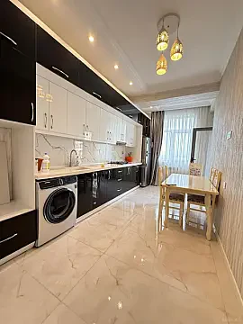Kirayə verilir 2 otaqlı mənzil 90 m²