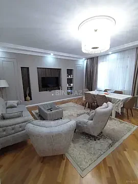 Satılır 6 otaqlı həyət evi 480 m²