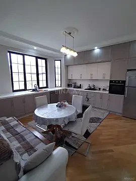 Satılır 6 otaqlı həyət evi 480 m²