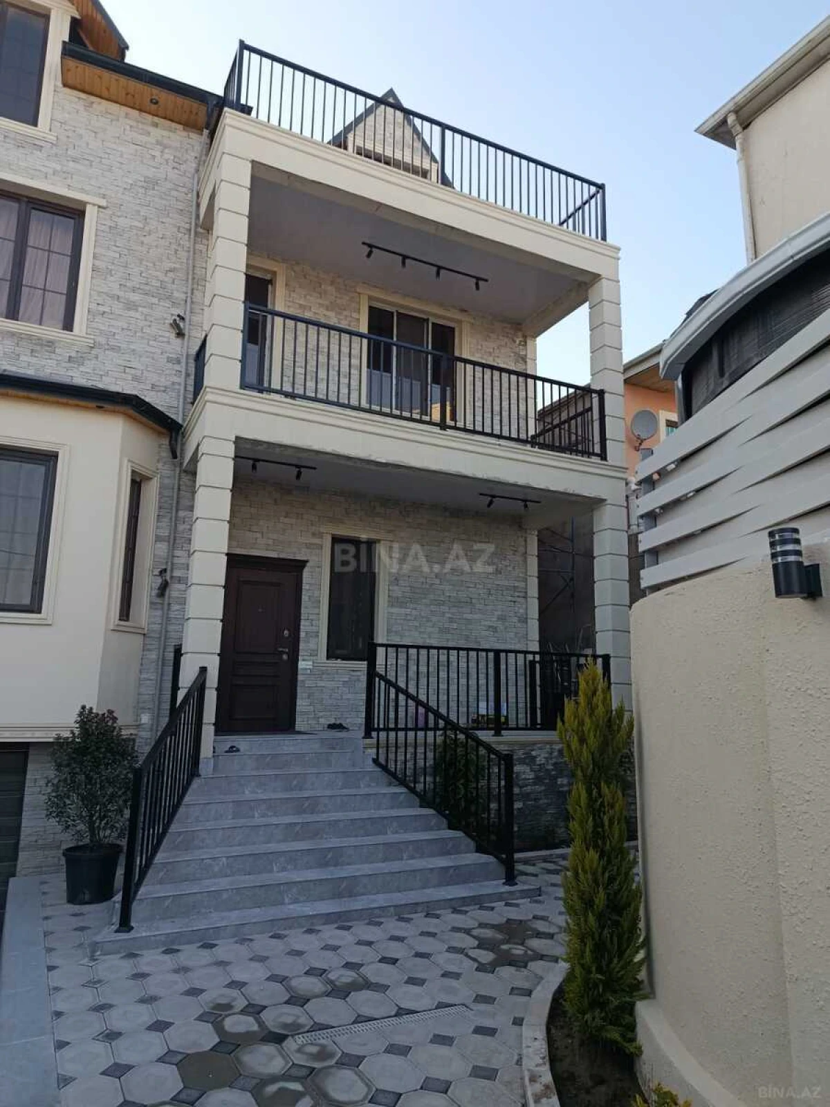 Satılır 6 otaqlı həyət evi 480 m²