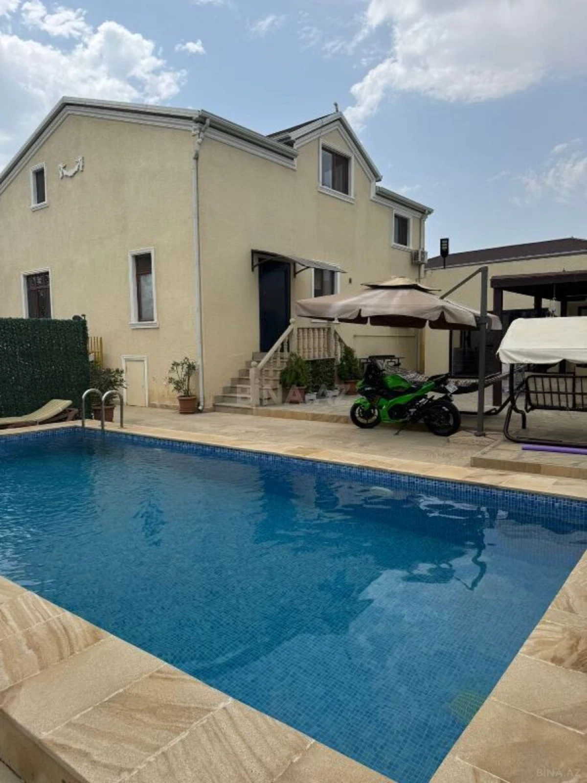 Satılır 5 otaqlı həyət evi 180 m²