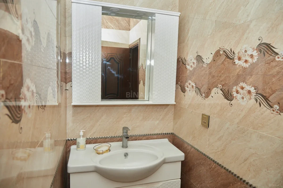 Kirayə verilir 6 otaqlı həyət evi 250 m²