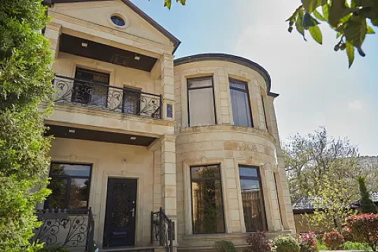 Kirayə verilir 6 otaqlı həyət evi 250 m²