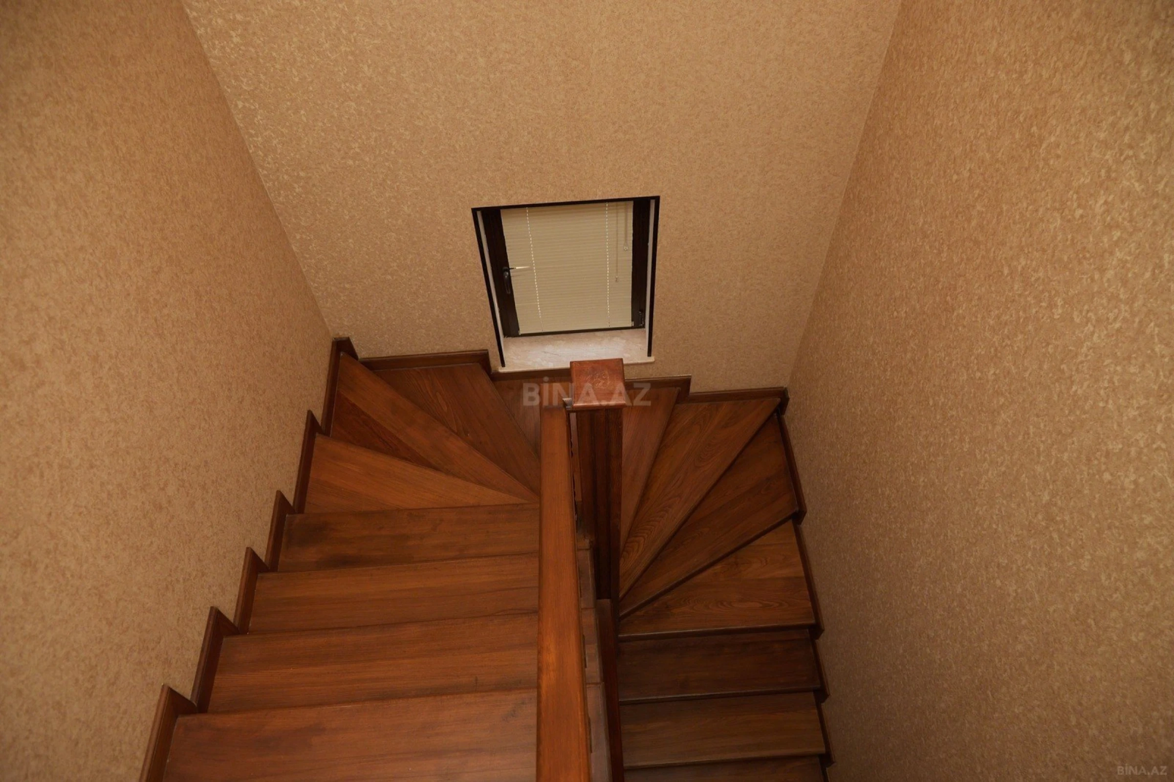 Kirayə verilir 6 otaqlı həyət evi 250 m²