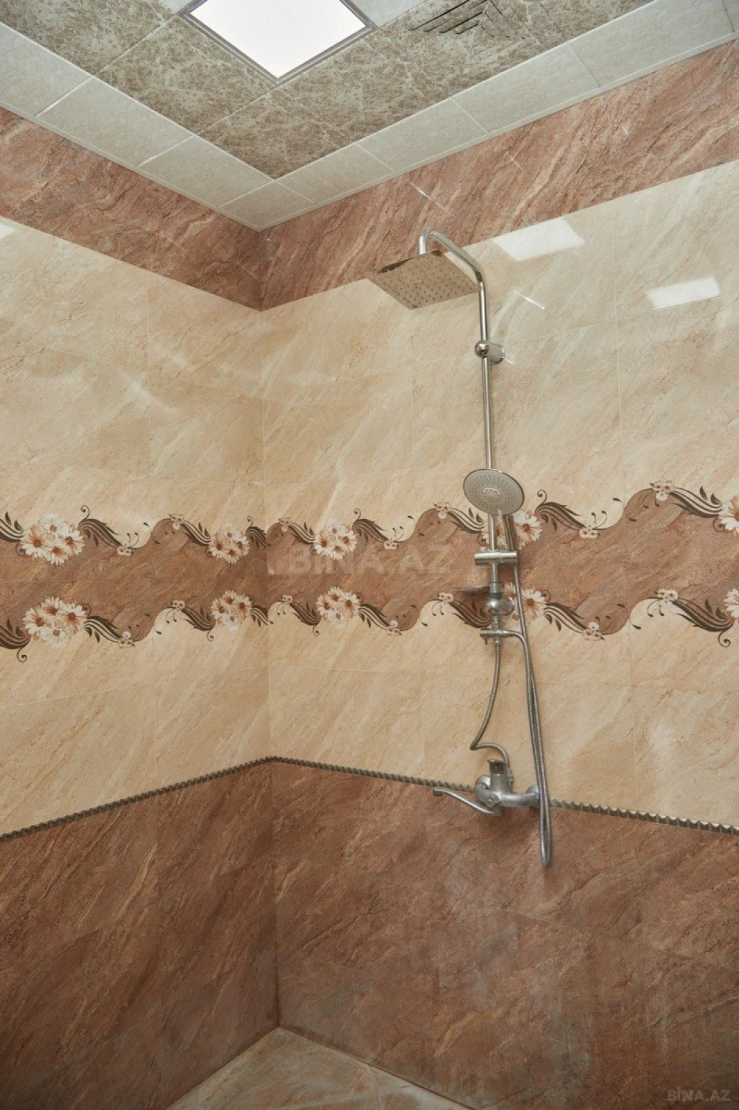 Kirayə verilir 6 otaqlı həyət evi 250 m²