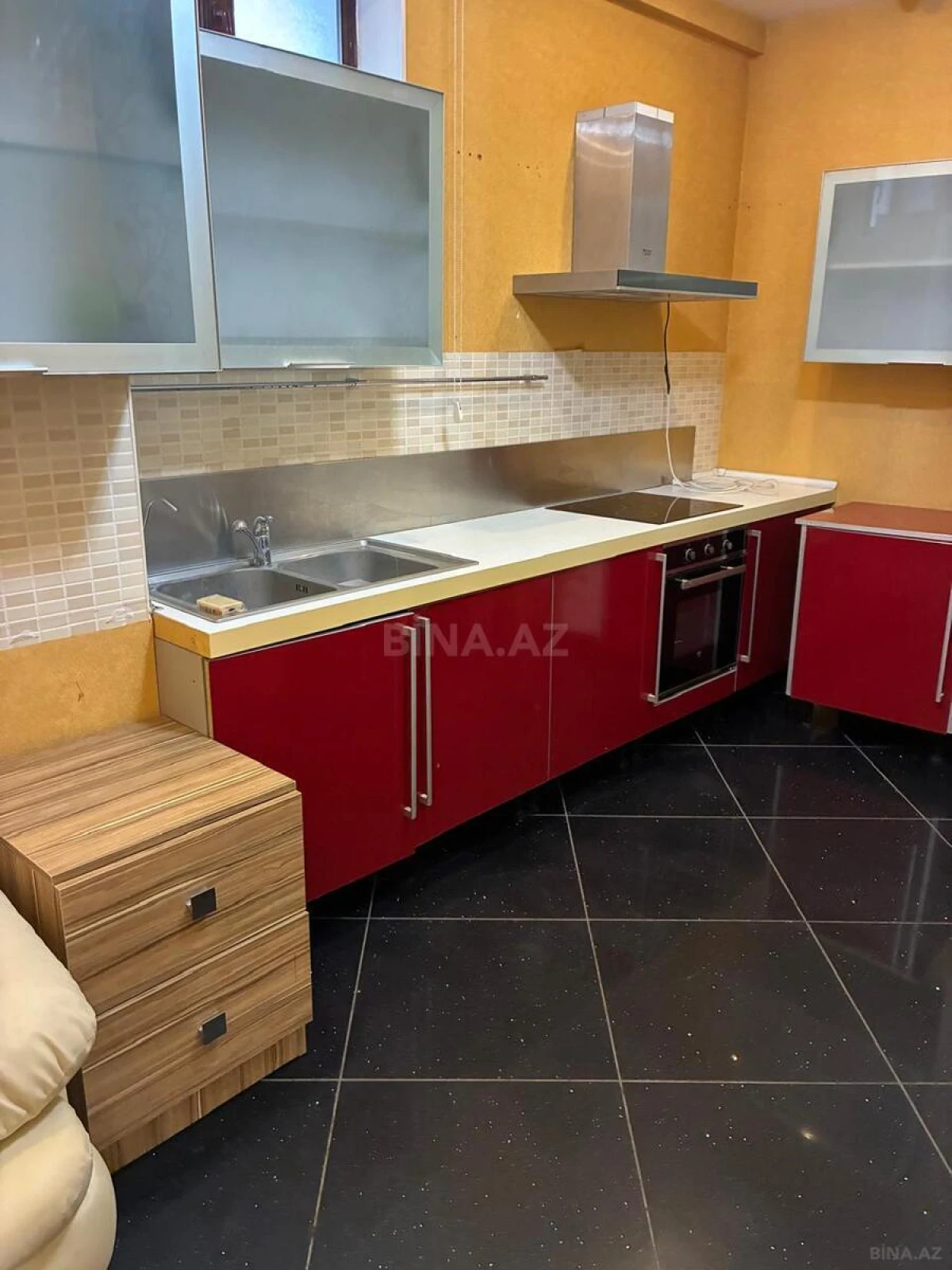 Kirayə verilir 2 otaqlı ofis 90 m²