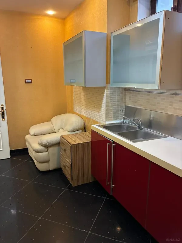 Kirayə verilir 2 otaqlı ofis 90 m²