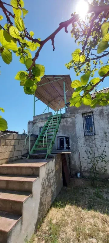 Satılır 4 otaqlı həyət evi 100 m²